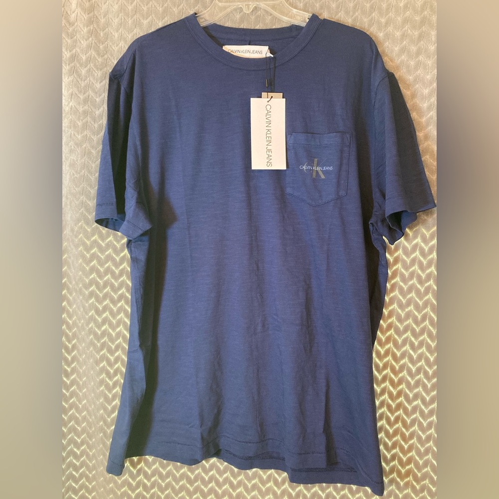 Mens Calvin Klein Jeans Pocket Tshirt Size XL Navy Blue New With Tags.